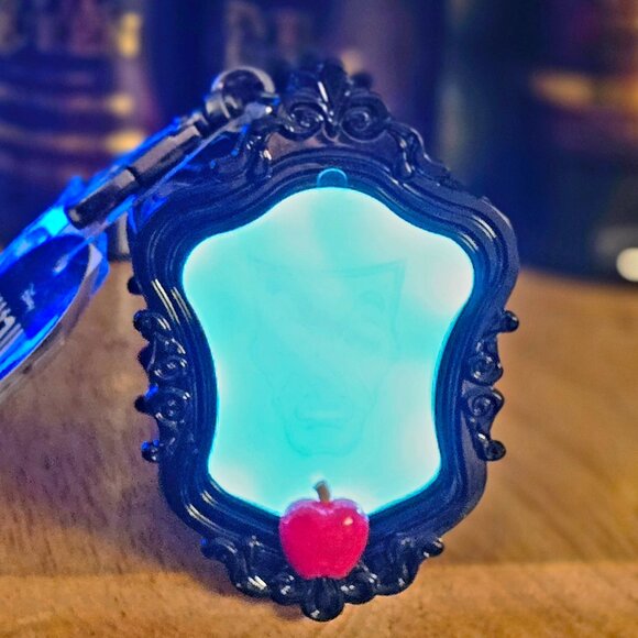 Disney Villains Bath & Body Works “Evil Queen” Mirror PocketBac Holder - Picture 1 of 2